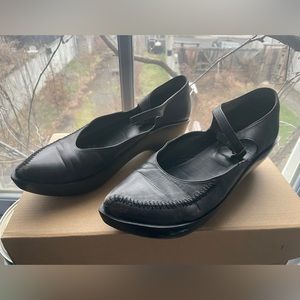 Robert Clergerie Mary Jane size 7 or 7.5 US